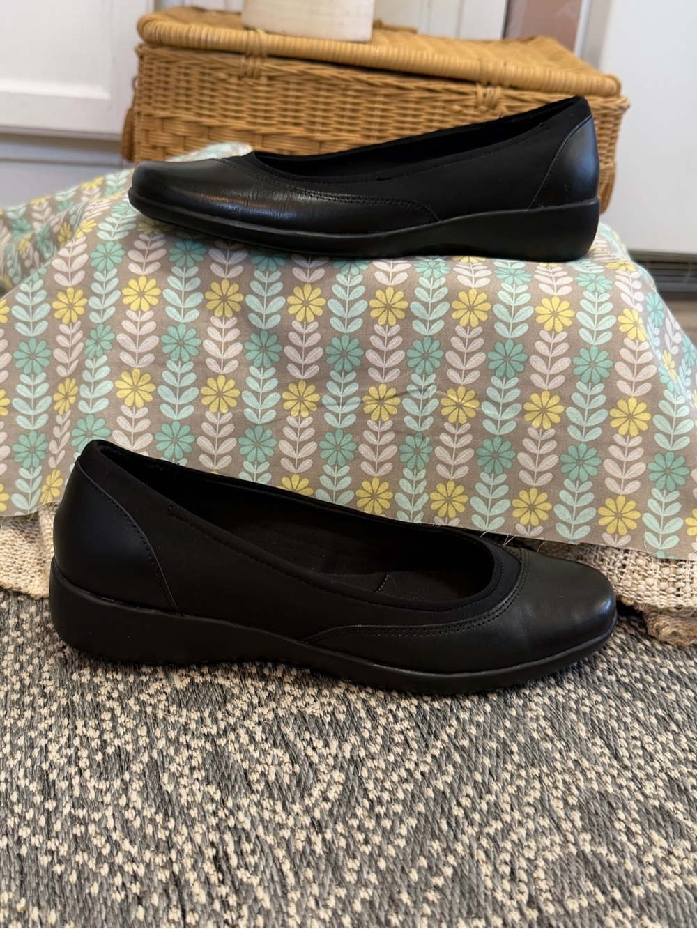 Cobbie Cuddlers Eleanor black leather slip-on flats 9W Women's Comfort Loafers